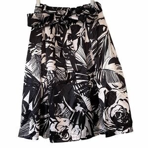TOV Los Angeles Floral B&W Skirt Tie Waist Sz 38